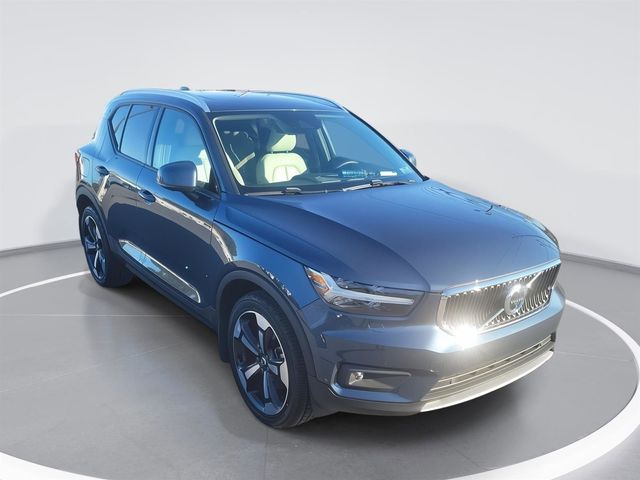 2022 Volvo XC40 Momentum