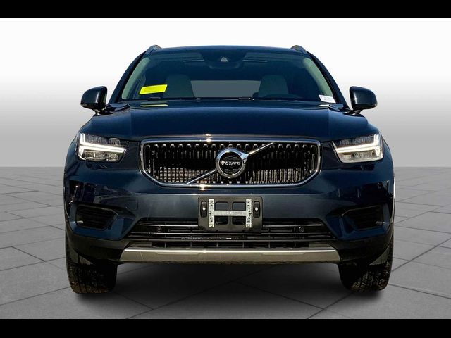 2022 Volvo XC40 Momentum