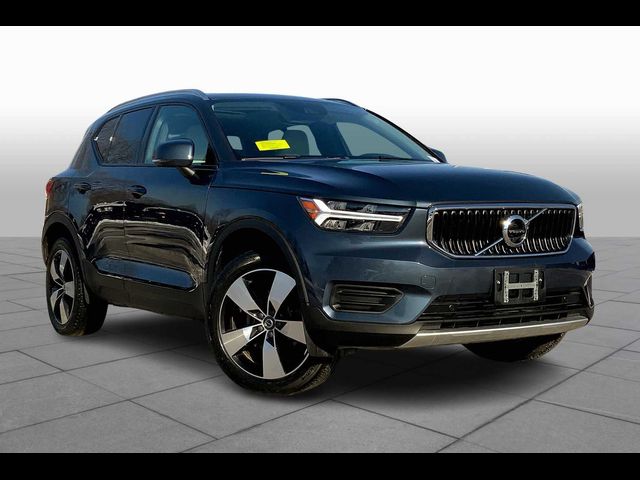 2022 Volvo XC40 Momentum