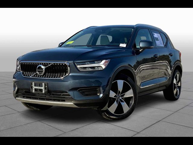 2022 Volvo XC40 Momentum