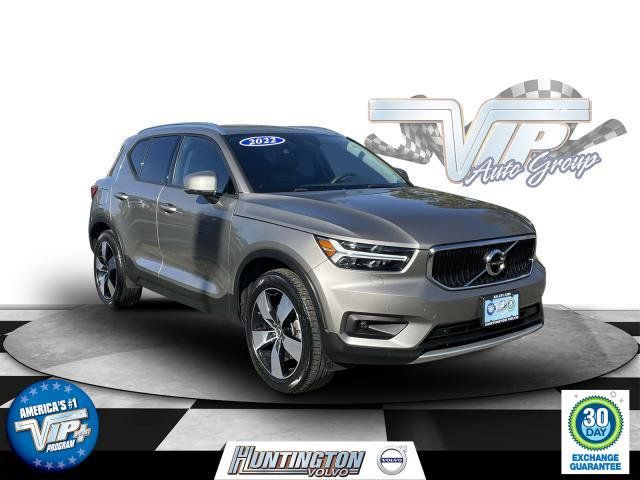 2022 Volvo XC40 Momentum