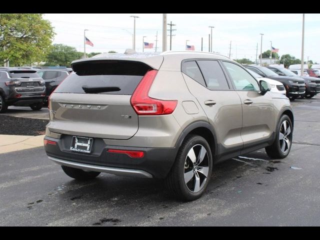 2022 Volvo XC40 Momentum