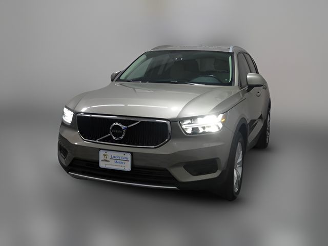 2022 Volvo XC40 Momentum