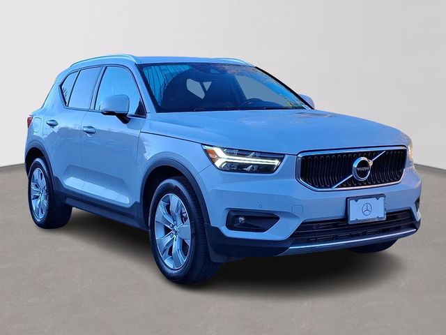 2022 Volvo XC40 Momentum