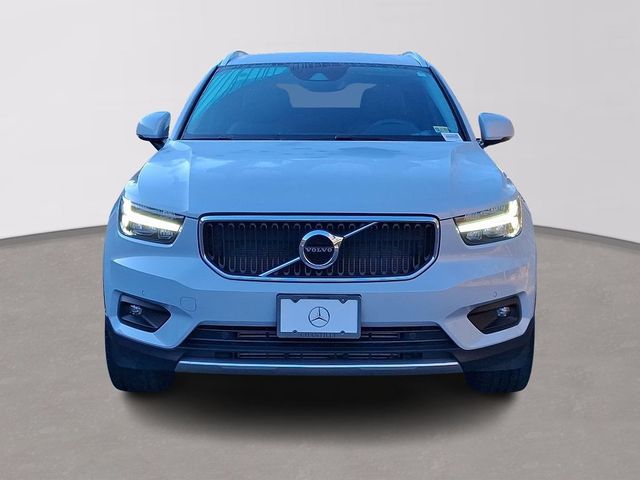 2022 Volvo XC40 Momentum