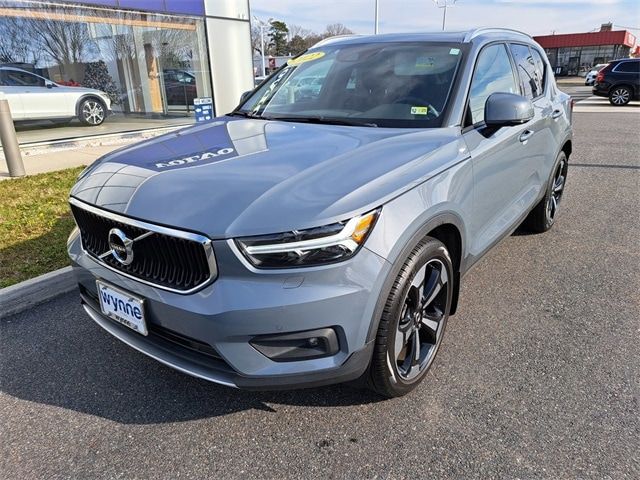 2022 Volvo XC40 Momentum