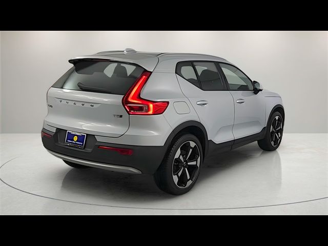 2022 Volvo XC40 Momentum