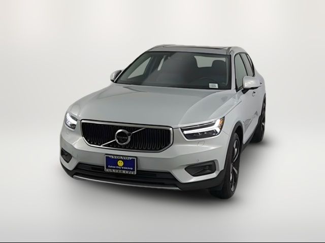 2022 Volvo XC40 Momentum