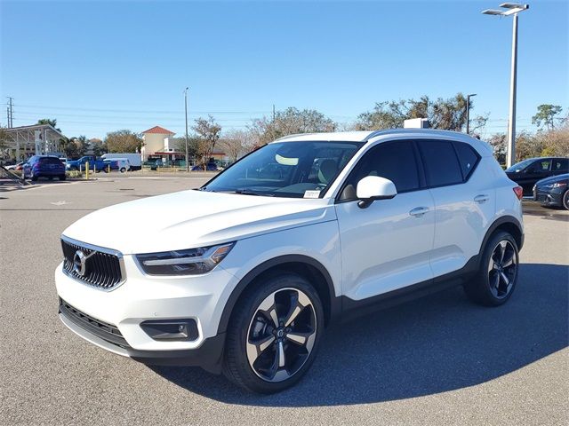 2022 Volvo XC40 Momentum