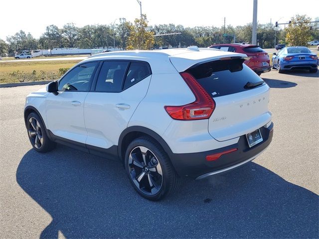 2022 Volvo XC40 Momentum