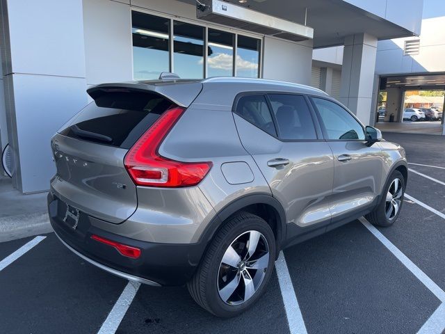 2022 Volvo XC40 Momentum