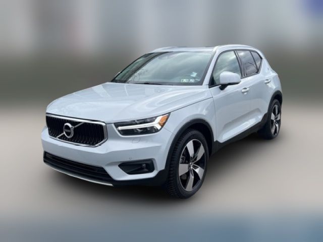 2022 Volvo XC40 Momentum