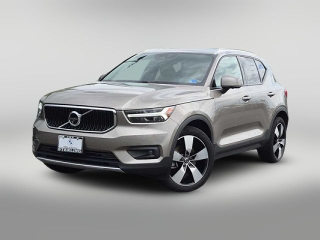 2022 Volvo XC40 Momentum