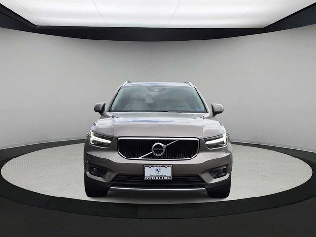2022 Volvo XC40 Momentum