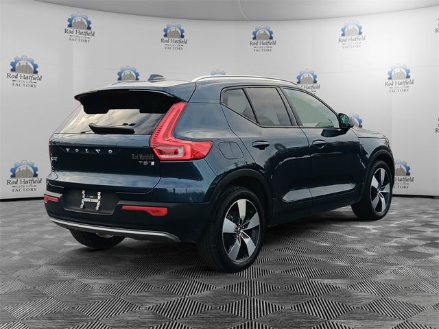 2022 Volvo XC40 Momentum