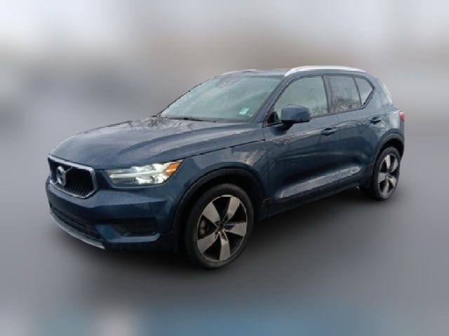 2022 Volvo XC40 Momentum