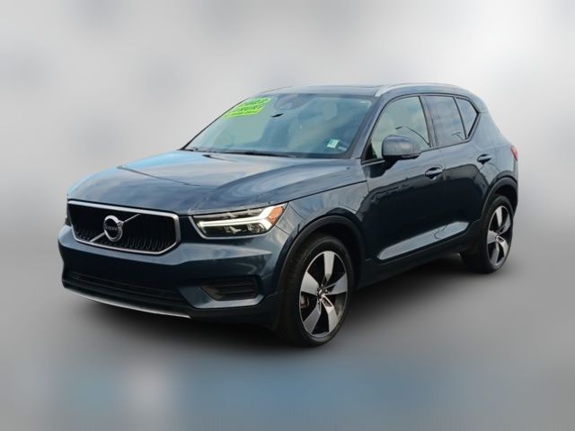 2022 Volvo XC40 Momentum