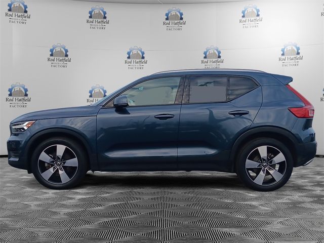 2022 Volvo XC40 Momentum