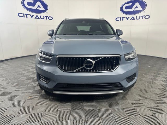 2022 Volvo XC40 Momentum