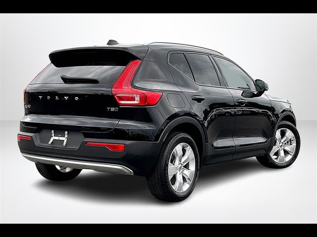 2022 Volvo XC40 Momentum