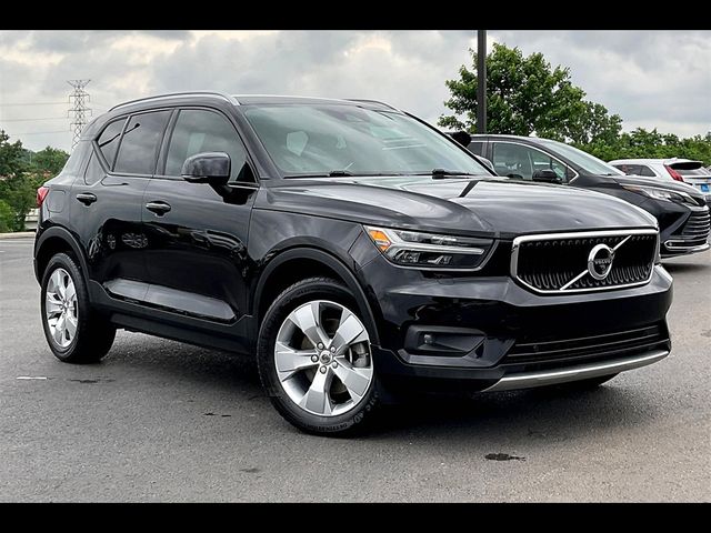 2022 Volvo XC40 Momentum