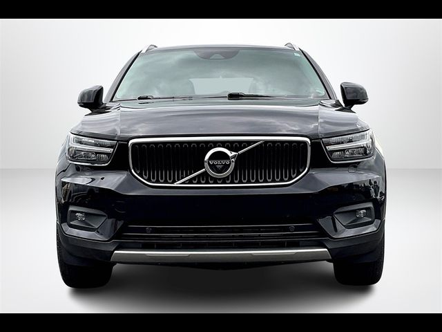 2022 Volvo XC40 Momentum