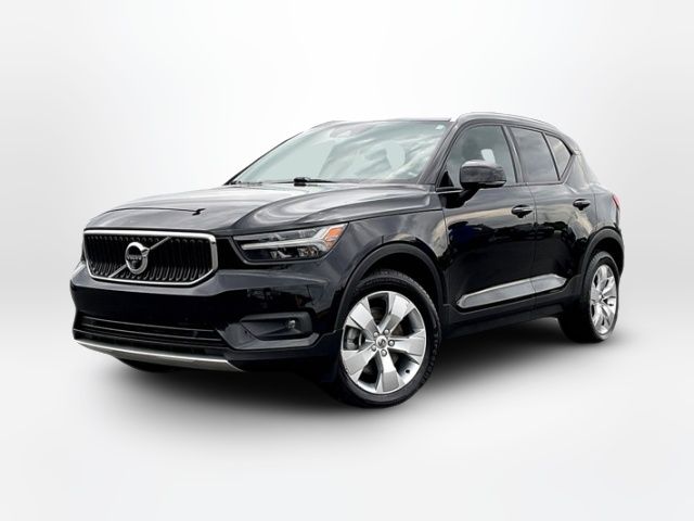 2022 Volvo XC40 Momentum