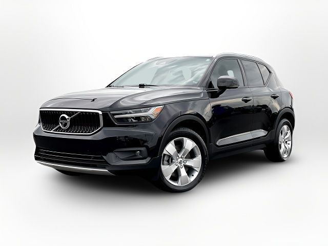 2022 Volvo XC40 Momentum