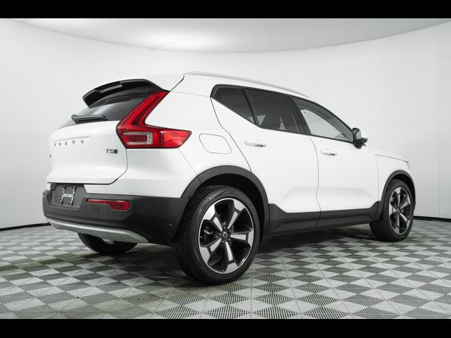 2022 Volvo XC40 Momentum