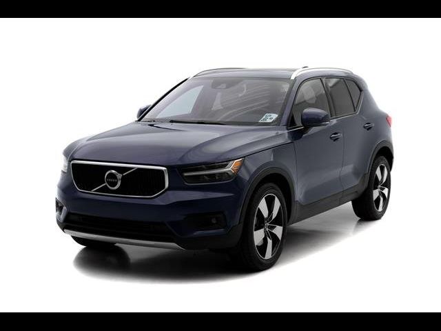 2022 Volvo XC40 Momentum