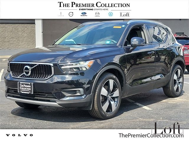 2022 Volvo XC40 Momentum