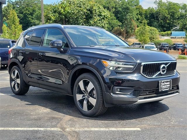 2022 Volvo XC40 Momentum