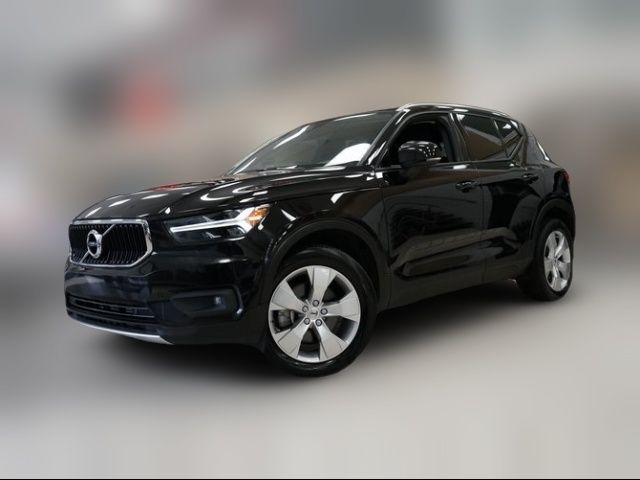 2022 Volvo XC40 Momentum