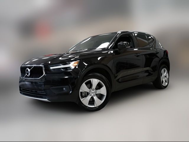 2022 Volvo XC40 Momentum