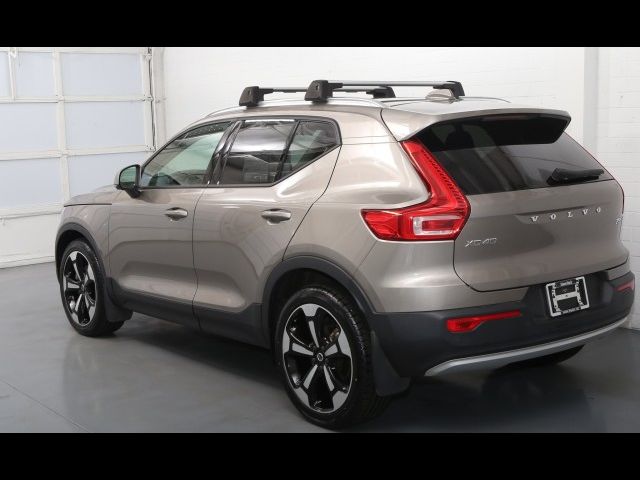 2022 Volvo XC40 Momentum