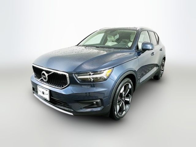 2022 Volvo XC40 Momentum