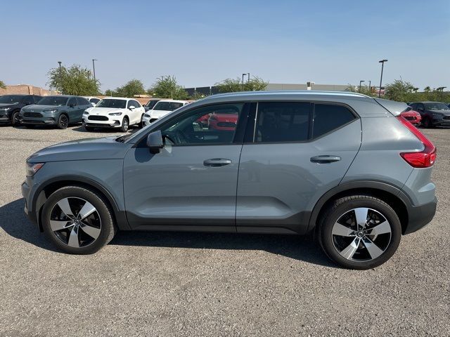 2022 Volvo XC40 Momentum