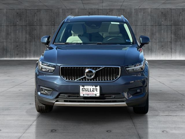 2022 Volvo XC40 Momentum
