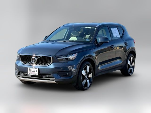 2022 Volvo XC40 Momentum
