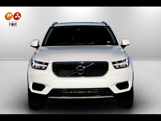 2022 Volvo XC40 Momentum