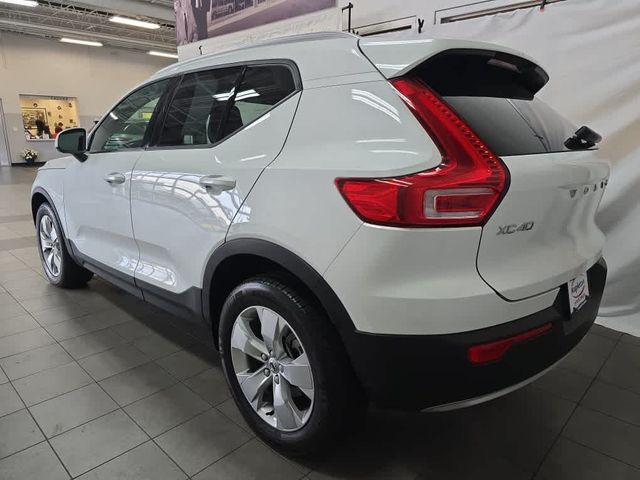 2022 Volvo XC40 Momentum