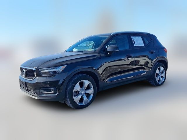 2022 Volvo XC40 Momentum