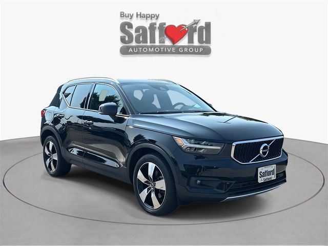 2022 Volvo XC40 Momentum