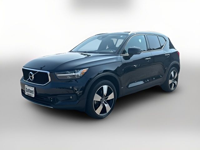 2022 Volvo XC40 Momentum