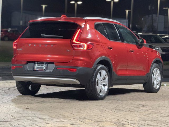 2022 Volvo XC40 Momentum