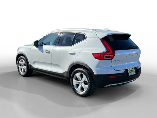 2022 Volvo XC40 Momentum