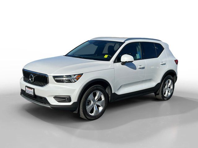 2022 Volvo XC40 Momentum