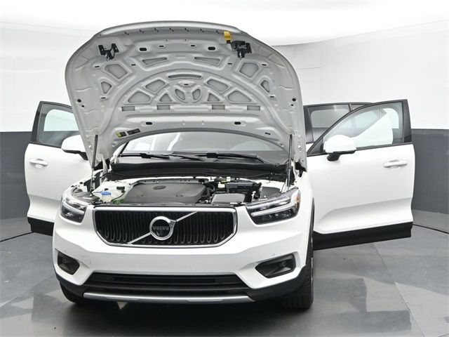 2022 Volvo XC40 Momentum