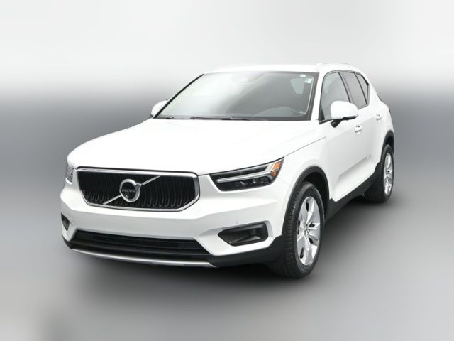 2022 Volvo XC40 Momentum