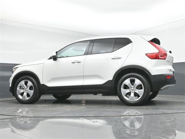 2022 Volvo XC40 Momentum